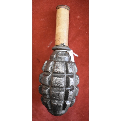 14 - French WWI 1915 First Pattern F1 Grenade with card wick ignition plug fuze cover (Grenade F1, équipé... 