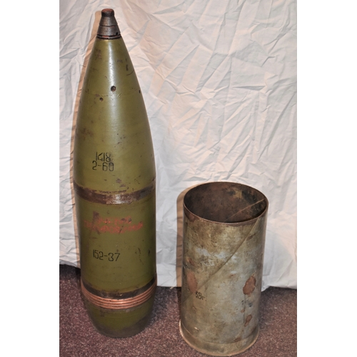 8 - Russian WWII M1937 (M1-20 Howitzer 152mm Soviet Artillery round, Museum quality with near mint paint... 