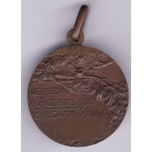 461 - Italian WWI Medal Gorizia - For the City of Pavia Brigade 1916, written on the reverse under a laure... 