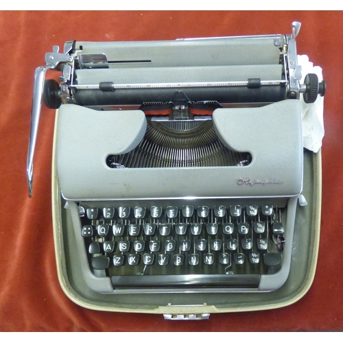 760 - Olympia West German  1950s SM De Luxe Typewriter with case, immaculate condition. In excellent condi... 