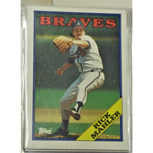 400 - Baseball Cards. A collection in an album in plastics. A very clear lot, Topps etc. White Sox, Brewer... 