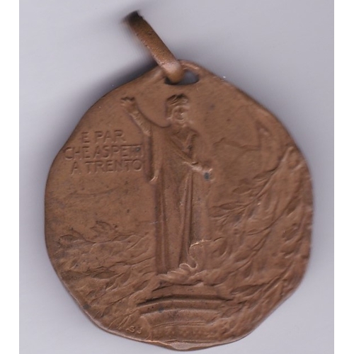 460 - Italian WWI 7th Army (Trento) Medal, Obverse monument to Dante Alighieri in Trento at the laurel bra... 