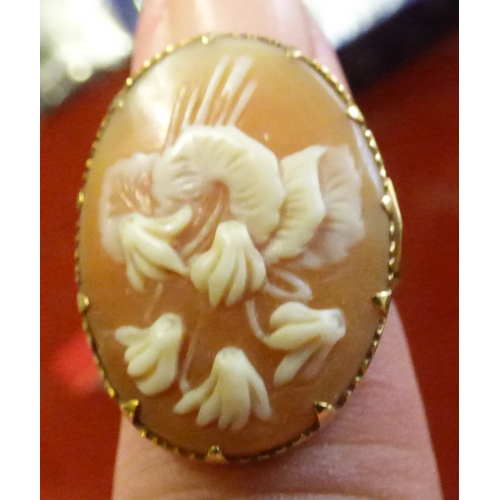 610 - A fine Cameo ring set in yellow metal, a beautiful ring