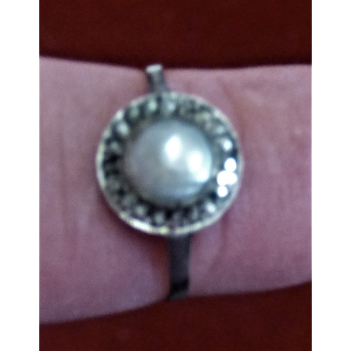 617 - A Pearl and Marquisate ring set in 9ct gold