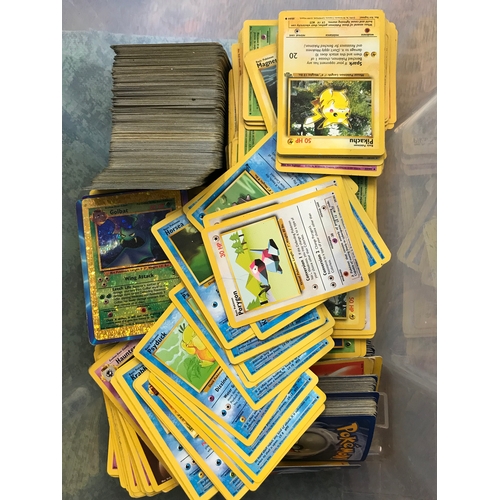 654 - Pokémon cards. Quantity (100s) very few shiny