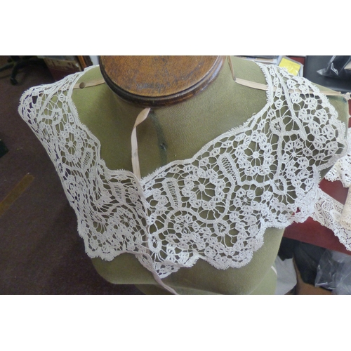 742 - Victorian/Edwardian Cotton White and Beige Lace Ladies Frill Collars (5), all in excellent condition... 