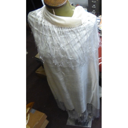 749 - Ladies 1920/30s Cream Silk Shawl, a lovely shawl with frayed silk edging. In immaculate condition.