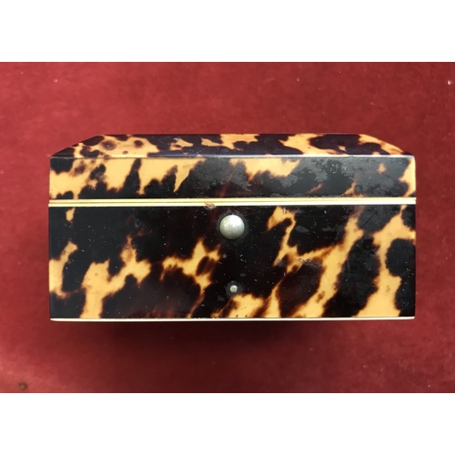 757 - Georgian Regency Period Miniature Tortoiseshell Casket, the join of the box lined with bone engraved... 