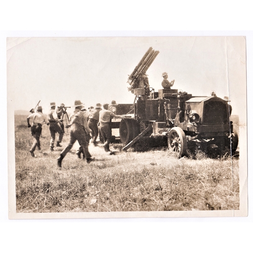 269 - British WWI Press Photo Publication showing an Australian Anti-Air Battalion firing 6pr Gun mounted ... 