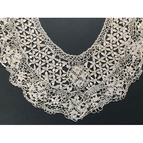 359 - Maltese silk lace collar and 5 pieces, 7cm deep, from 45cm to 17 cm length