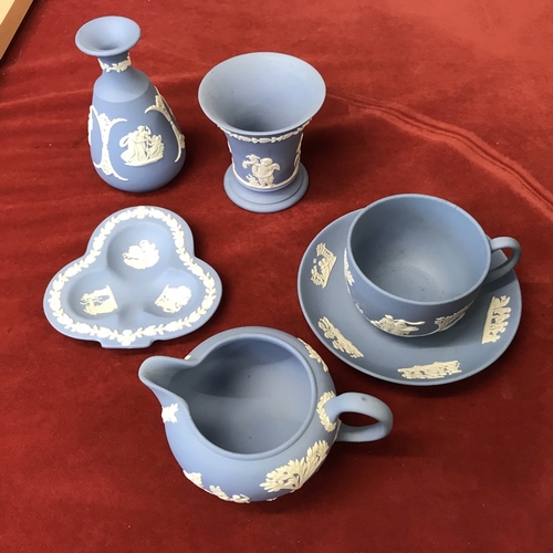 366 - Wedgwood blue and white Jasperware - a lovely collection of Jasperware including: Lidded Square Trin... 