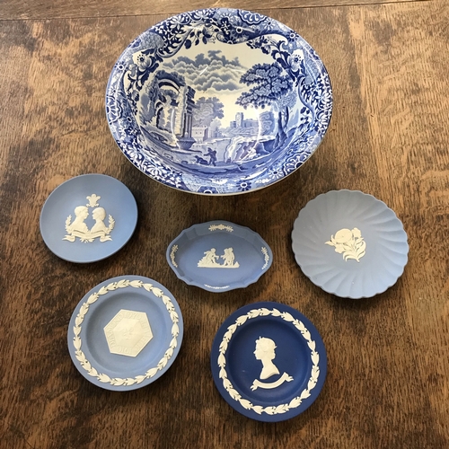 367 - Wedgwood blue and white Jasperware 4 x small dishes and a Copeland Spode Italians England Blue & Whi... 