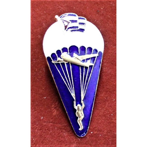 49 - Cuban Airborne Parachute Jump Qualification Badge, gilt and enamel with screw back fixing. Circa 198... 