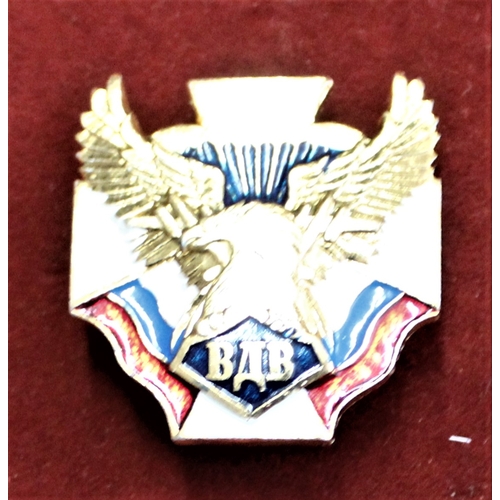 58 - Russian Federation Special VDV Paratrooper badge, eagle on white cross, the Russian flags under the ... 