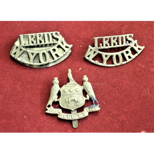 71 - British WWI (15th & 17th Leeds Pals Battalions) West Yorkshire Regiment Cap Badge with Leeds W. York... 