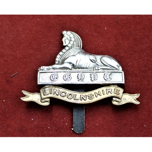 60 - British Military Cap Badges (5) including: The Bedfordshire Regt, South Wales Borderers, 4th Battali... 