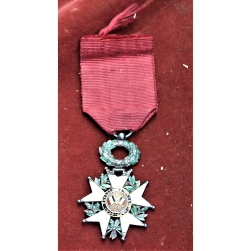 29 - French WWI Legion of Honour Officers silver variant, sadly missing some enamel but an excellent meda... 