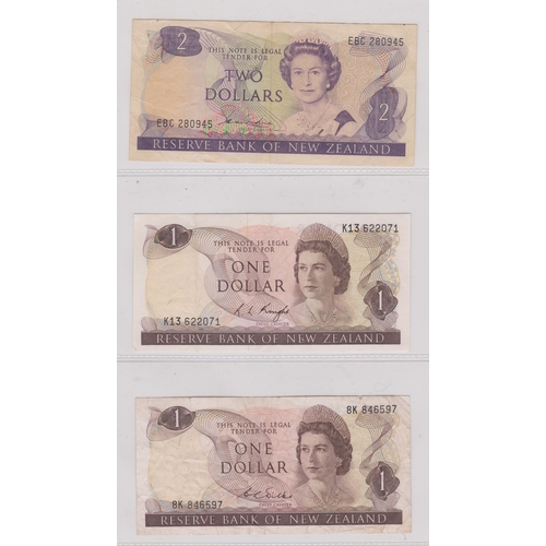 284 - New Zealand banknote 1981 Dollar, R.L.Knight; another DILKS; 2 dollars hardier (3) F to GUF