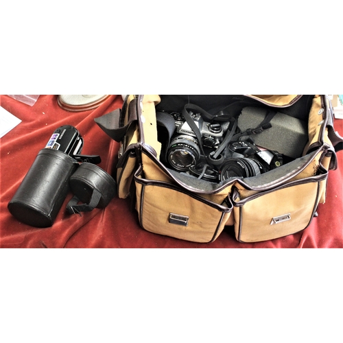 465 - Camera bag, cameras and equipment (all untested) including: 1980s Minolta Dynax 300i (