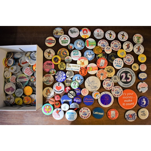 456 - Vintage Tin Pin Badges ranging from the 1970s onward including (150+) mainly from holiday parks, his... 