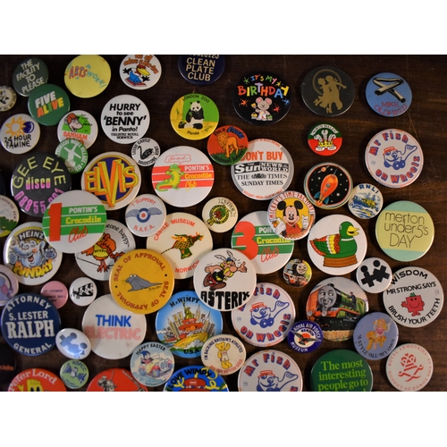 458 - Vintage Tin Pin Badges ranging from the 1970s onward including (100+) Royal Botanic Gardens, Castle ... 