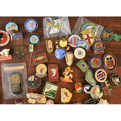 462 - Vintage Enamel Pin Badges (100+) including many Bowls clubs and Sporting, RAF, BSA, etc. An excellen... 