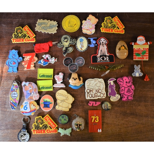 463 - Vintage plastic Pin Badge and keyring collection (40) which includes Toy Story, Knitting, Haven Tige... 