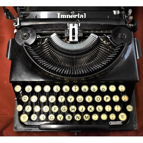 466 - Imperial portable typewriter - The good companion model T, serial number X927, Made in Leicester. In... 