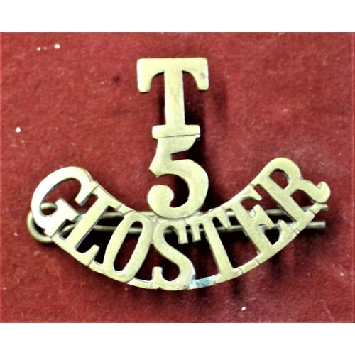119 - British WWI Glostershire Regiment (5th Territorials) Shoulder title, (Gilding-metal, three lugs)