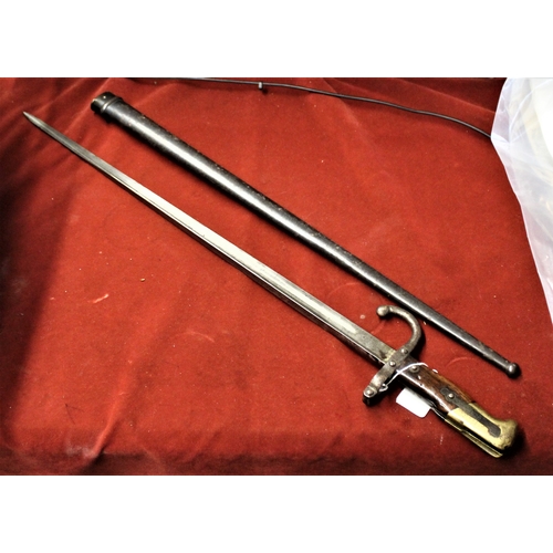 66 - French Model 1874 Epee Gras bayonet, marked Mre dArmes de Gulle Decembre 1879', the scabbard and b... 