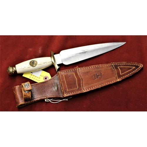 79 - Muela Brama Hunting knife, special edition double edged knife with leather sheath, etched Muela on o... 