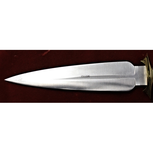 79 - Muela Brama Hunting knife, special edition double edged knife with leather sheath, etched Muela on o... 
