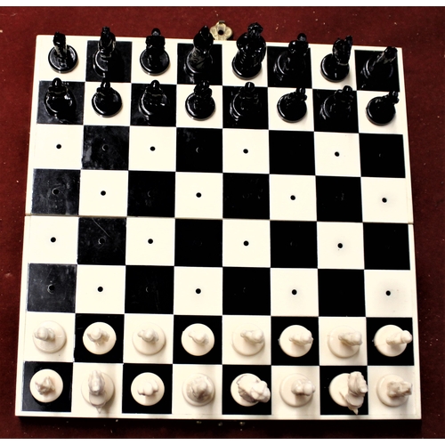 121 - Game-'Chess'-Travelling Chess Set-complete with board-very good condition