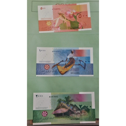 699b - Comoros-Small range of AUNC notes 1986 500 Francs P10,AUNC-1992 2,500 Francs P13,AUNC and 2006- P15-... 