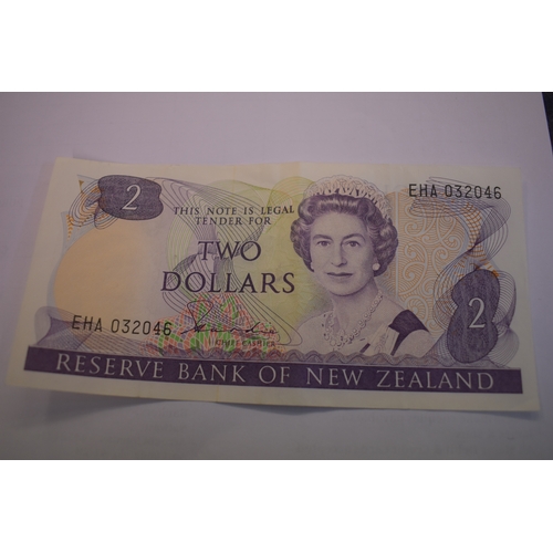 800 - New Zealand 1975-2000-Range of (10 notes) VF to AUNC, includes P137b,P177,P190