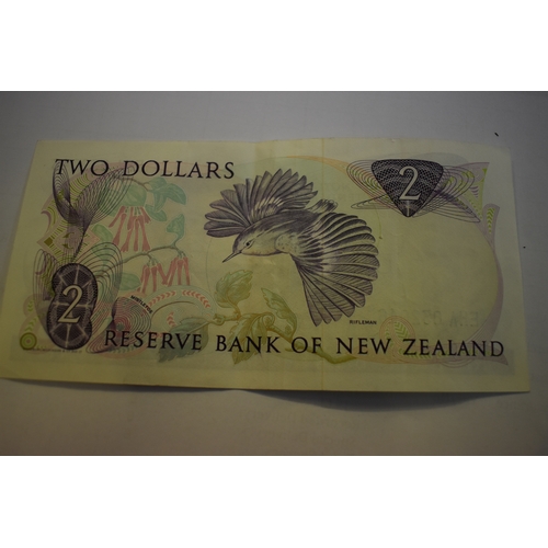 800 - New Zealand 1975-2000-Range of (10 notes) VF to AUNC, includes P137b,P177,P190