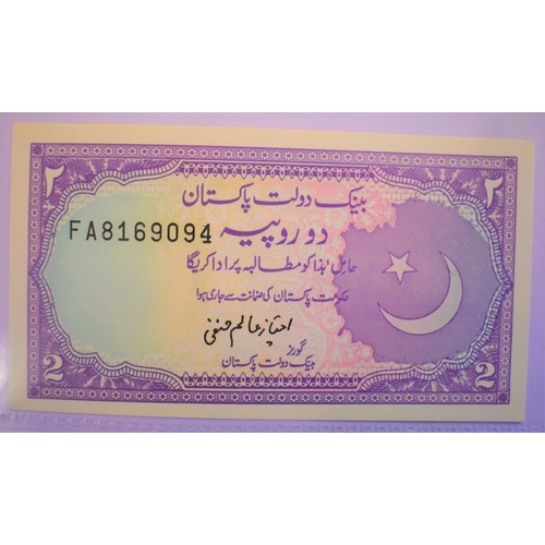 806 - Pakistan 1961-2006-(P1-P56) and R6-a collection of (23 notes) VF to AUNC