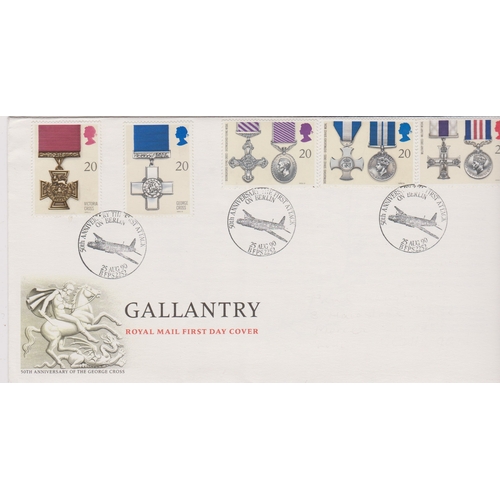 856 - 1990 - Gallantry Set - on Royal Mail FDC - 50th Anniversary The First attack on Berlin 25 August 199... 