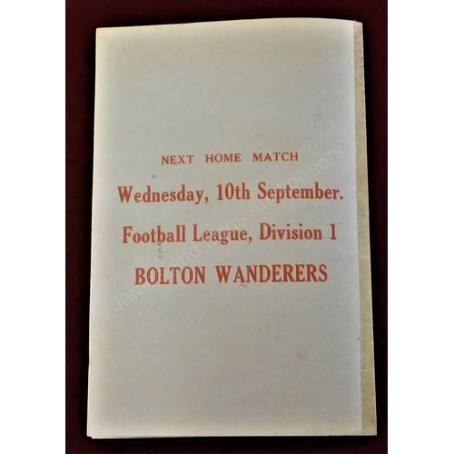 25 - Pirate programme (unknown printer) for the 1st Division match between Arsenal and Manchester United ... 