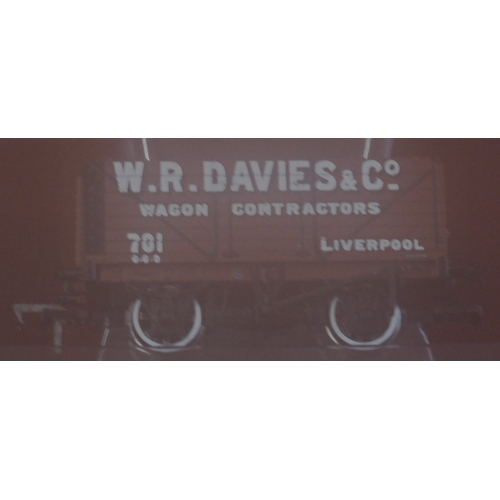 1043 - Bachmann 37-2011K 7 Plank Wagon 'W.R. Davies & Co'. Mint in box.