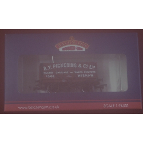 1044 - Bachmann 37-2010K 7 Plank End Door Wagon R.Y.Pickering & Co Ltd. Mint in box.