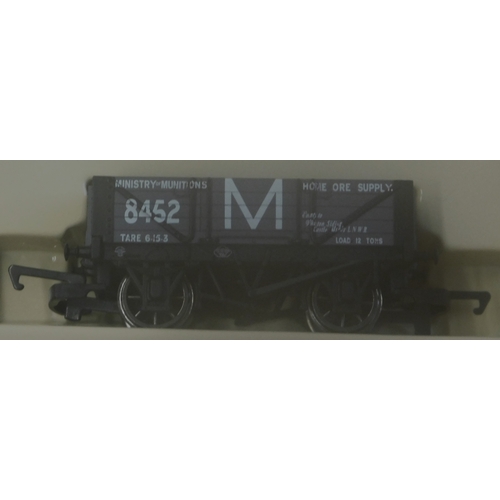 1053 - Hornby R6299A 4 Plank Wagon Ministry of Munitions. Mint in box.