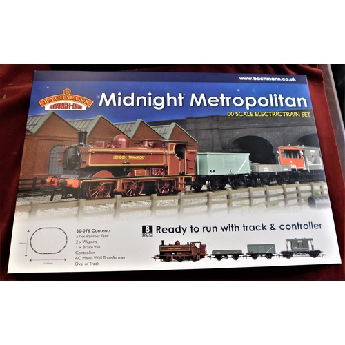 502 - Bachmann Branchline 30-076 Midnight Metropolitan with 32-217-style London Transport maroon pannier, ... 