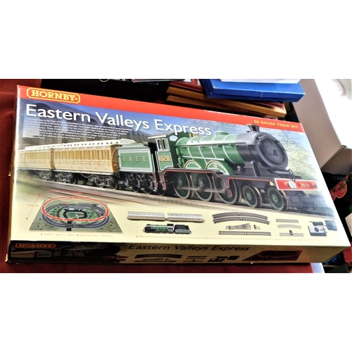 504 - Hornby Eastern Valleys Express R1122, released 2009-2010. Mint in box.