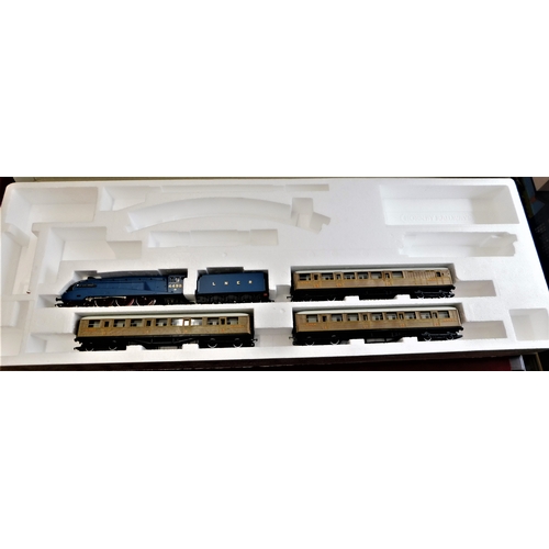 506 - Hornby The Blue Streak Electric Train Set, released 1987-1988. Missing track.