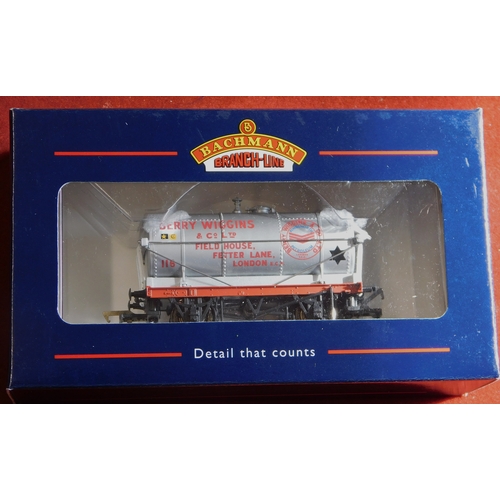 601 - Bachmann 33-502B 14 Tonne Wagon 'Berry Wiggins' Silver. Mint in box.