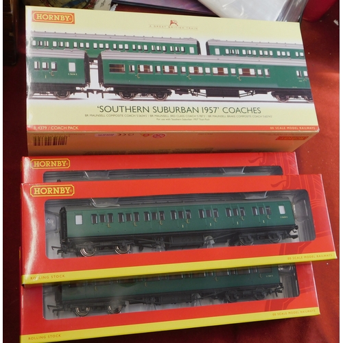 607 - Hornby 'Southern Suburban 1957' Coaches R4379 (3 Coaches). Mint in box.