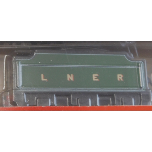 609 - Hornby R859 LNER 4-4-0 Loco 'The Fitzwilliam'. Mint in box