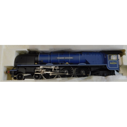 615 - Hornby R2303M The Royal Scot Train pack. Mint and sealed.