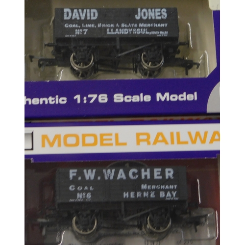 627 - Model Railways assorted 1:76 scale models (5). Mint in box.